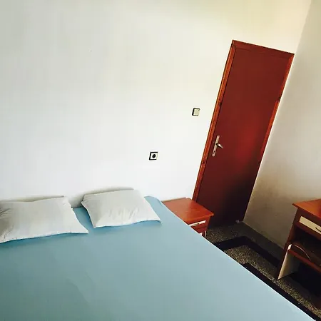 петрови Обзор